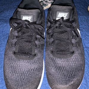 Size 9 black Nike Frees